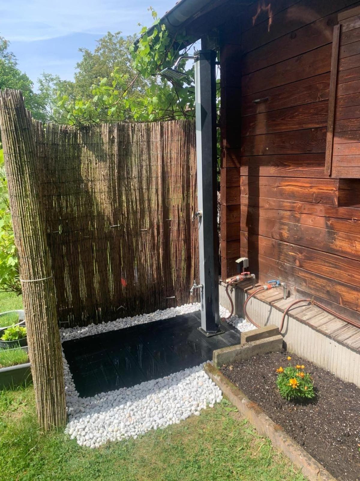 Gemuetliche Blockhuette Mit Grossem Garten Ried im Innkreis Bagian luar foto